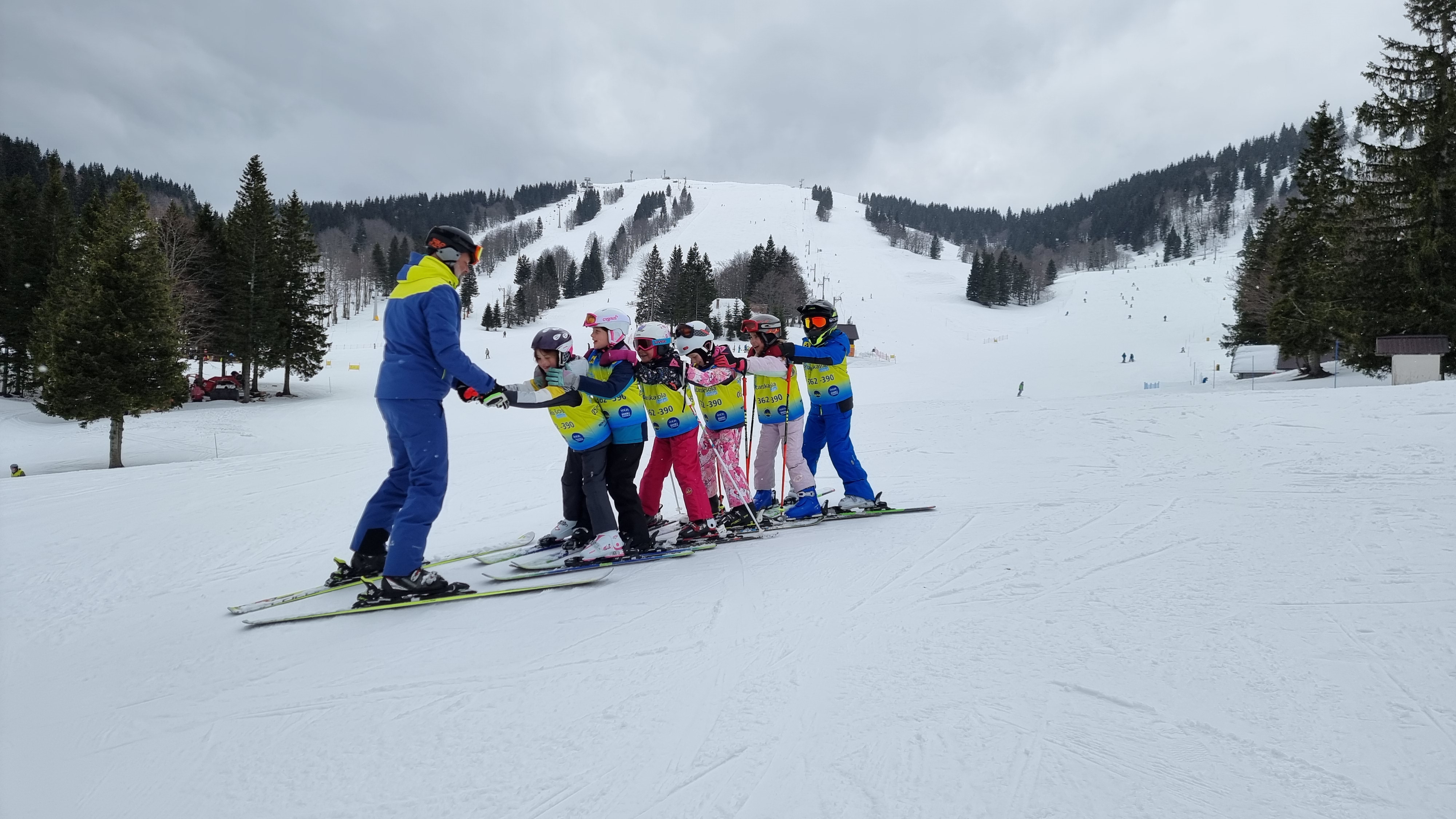 Children learning to ski